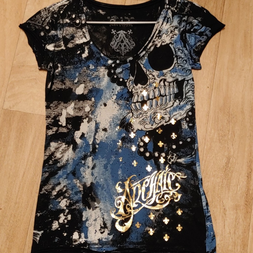 Archaic skull shirt